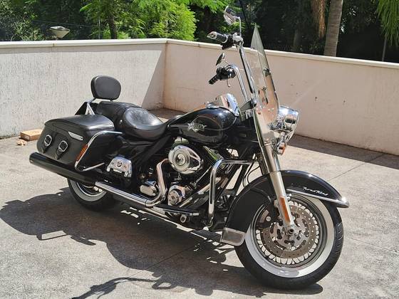 HARLEY-DAVIDSON ROAD KING CLASSIC 